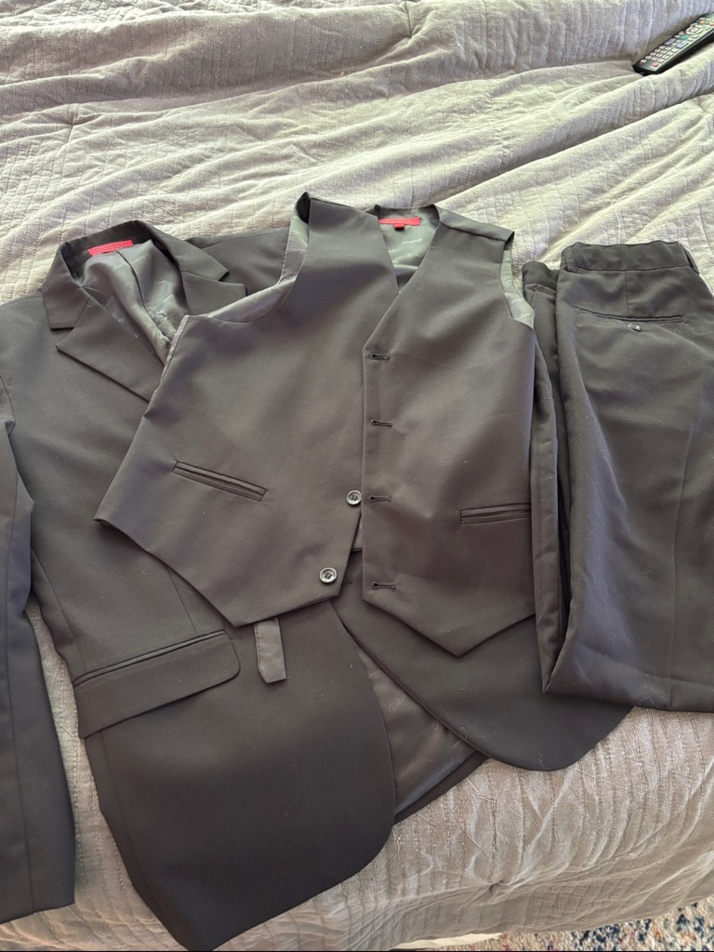 Boys/Teen 3 Piece Suit Size 16, black